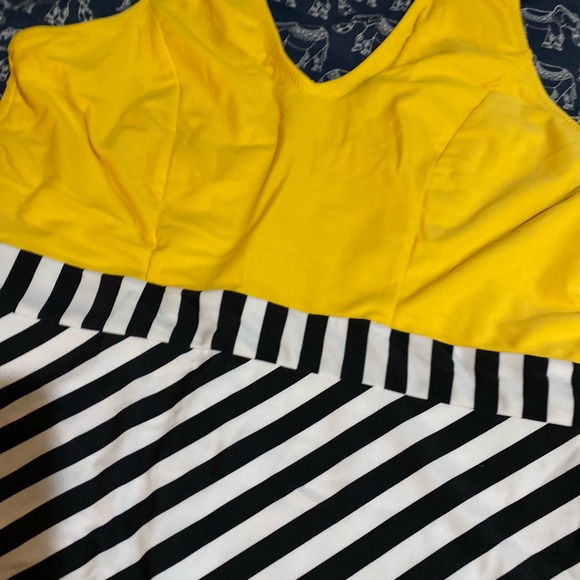 NWT CUPSHE swimsuit striped on the bottom yellow on top!!! Very easy on/off - Picture 3 of 7